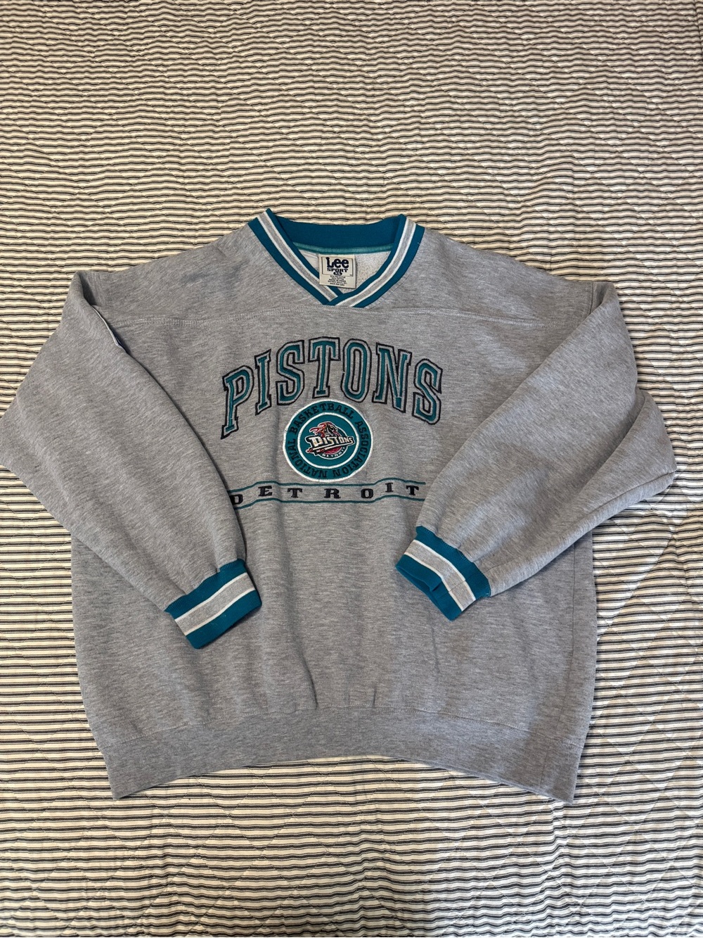 Vintage Detroit Pistons Lee Sport NBA Sweatshirt - Authentic 90s Sportswear